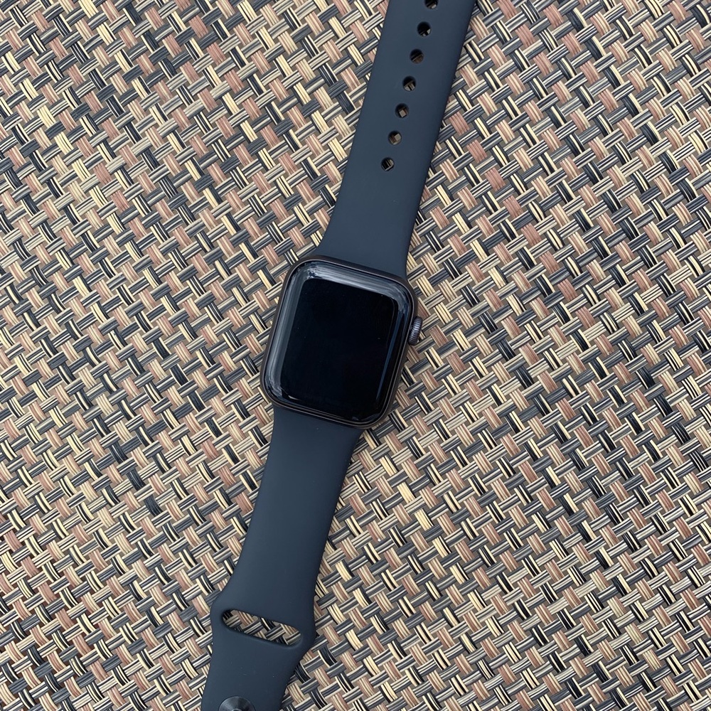 APPLE WATCH SERIES 4 BLACK WITH SPORT BAND